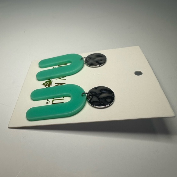 Kinsley Armelle New Rayne Collection Silver and Mint Lucite Geometric Earrings - Picture 5 of 8